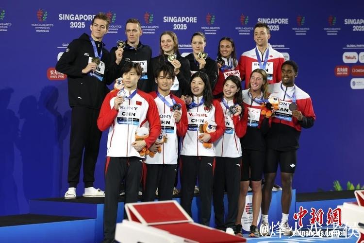 游泳世锦赛：中国队摘得男女4x100米混合泳接力银牌